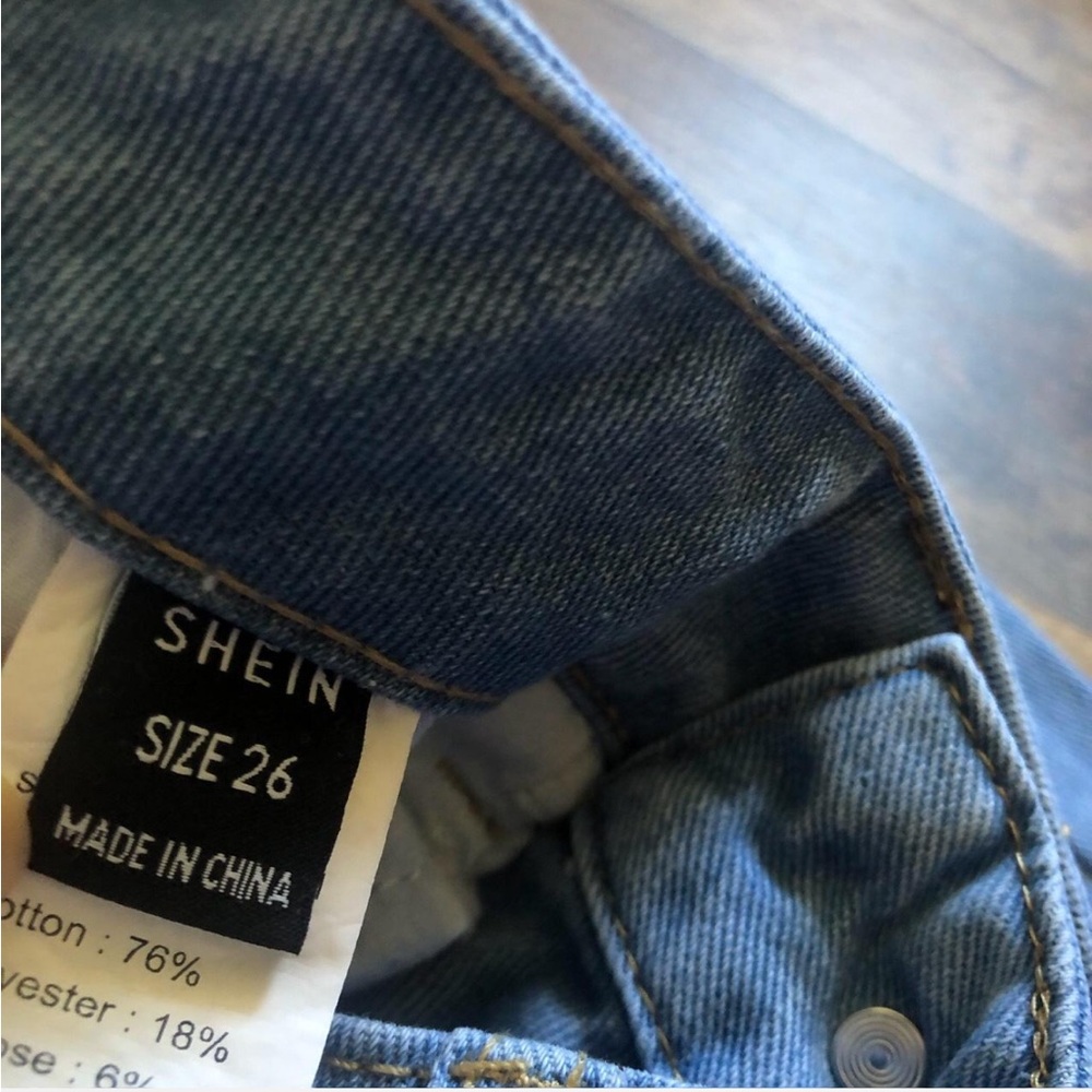 NWOT Ripped blue jeans 🩵 - Picture 4 of 4
